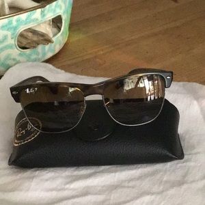 Ray-ban lightly loved wayfarer style brown tortoise amber lense